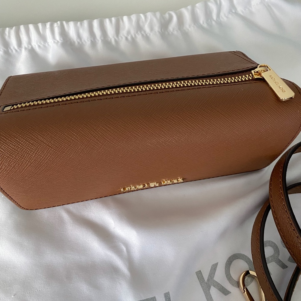 Michael Kors Satchel with matching wallet - Picture 4 of 9